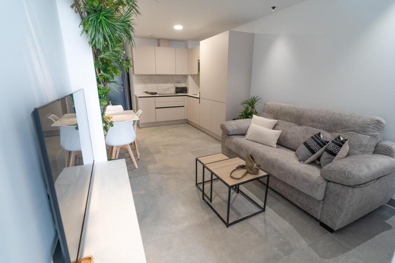 Riam Suites Apartamentos Лос-Паласьос-и-Вильяфранка Экстерьер фото