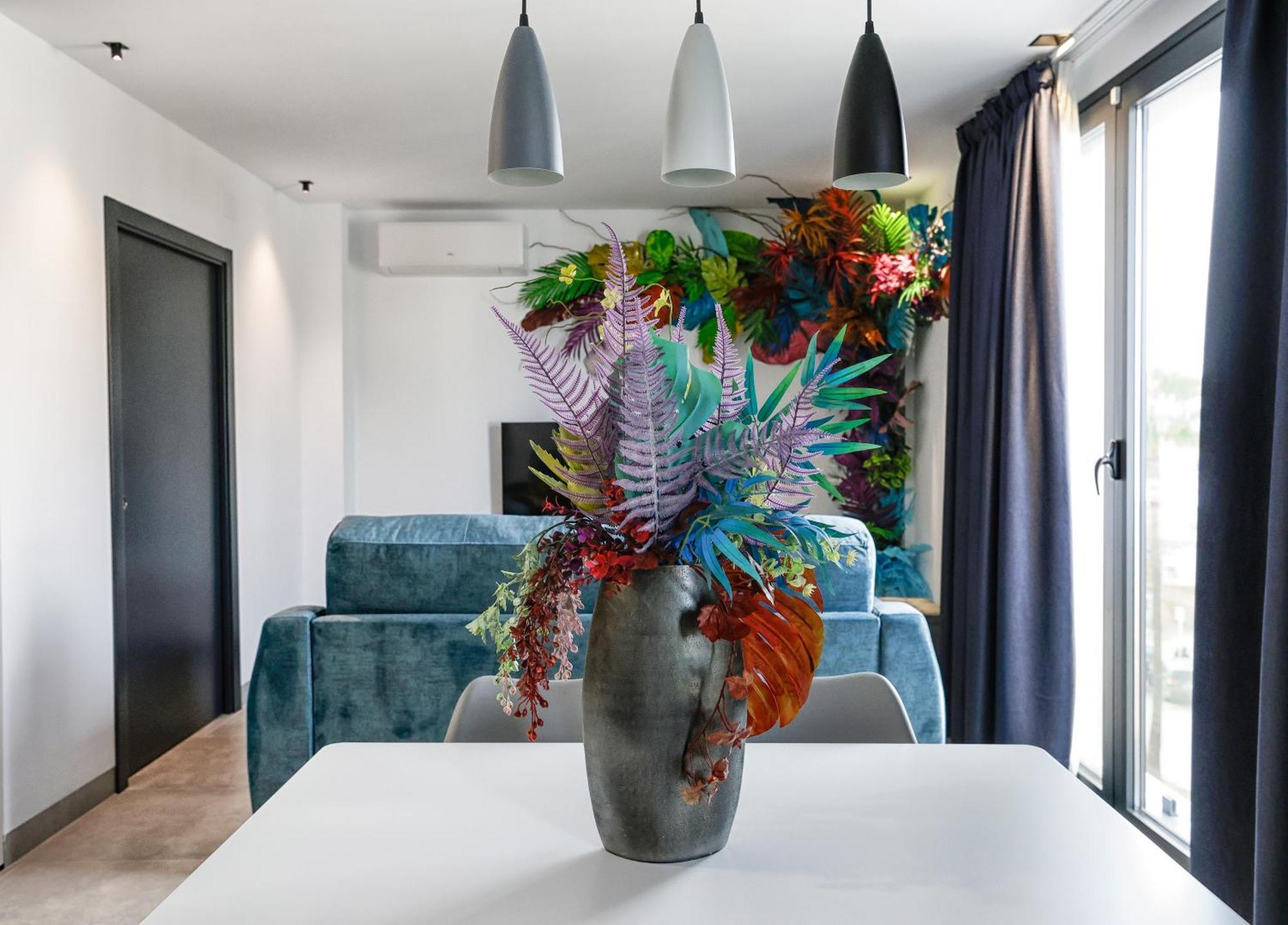 Riam Suites Apartamentos Лос-Паласьос-и-Вильяфранка Экстерьер фото