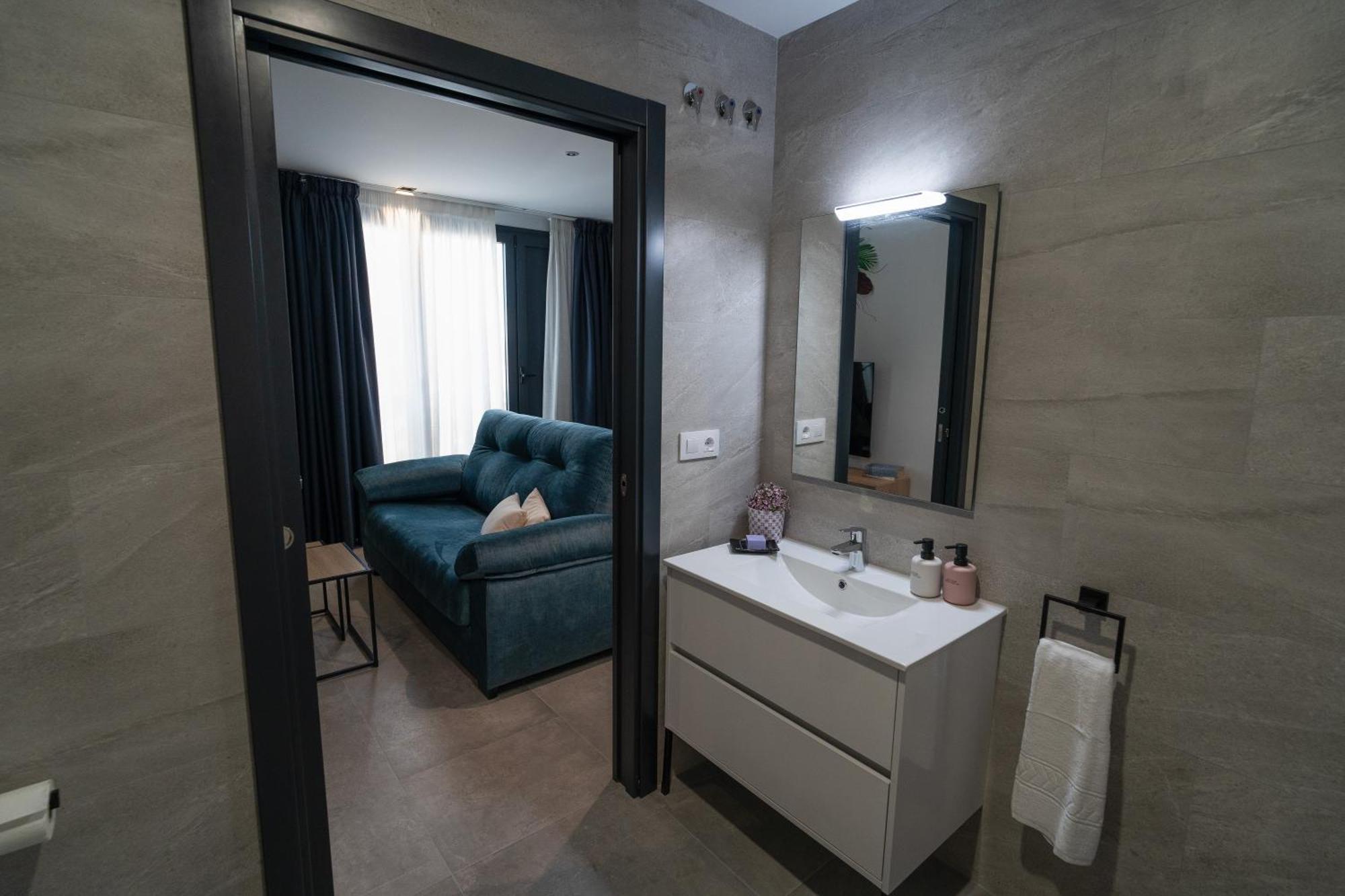 Riam Suites Apartamentos Лос-Паласьос-и-Вильяфранка Экстерьер фото