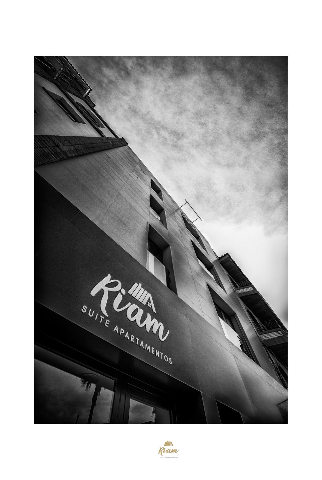 Riam Suites Apartamentos Лос-Паласьос-и-Вильяфранка Экстерьер фото